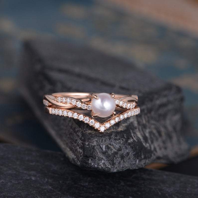 14Kt Gold Pearl Chevron V Shaped Curved Natural Diamond Ring 4gm 0.36ct Diamtrendz