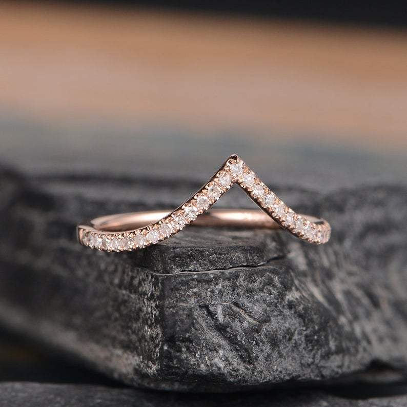 V shaped rose gold ring top